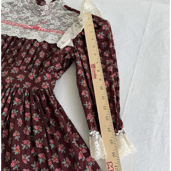 Vtg Girls Dress Mini World Sz 8 Maroon Calico Prairie Ruffle Cottagecore Lace - Picture 8 of 12